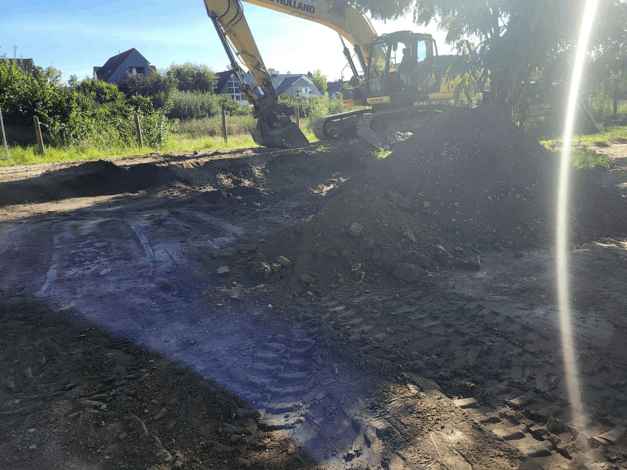 Auf diesem Bild ist die Ausschachtung für die komplette Calisthenics-Anlage zu sehen.